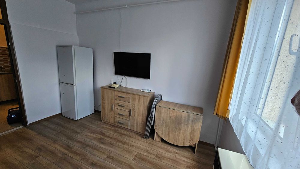 Închiriez cameră de cămin