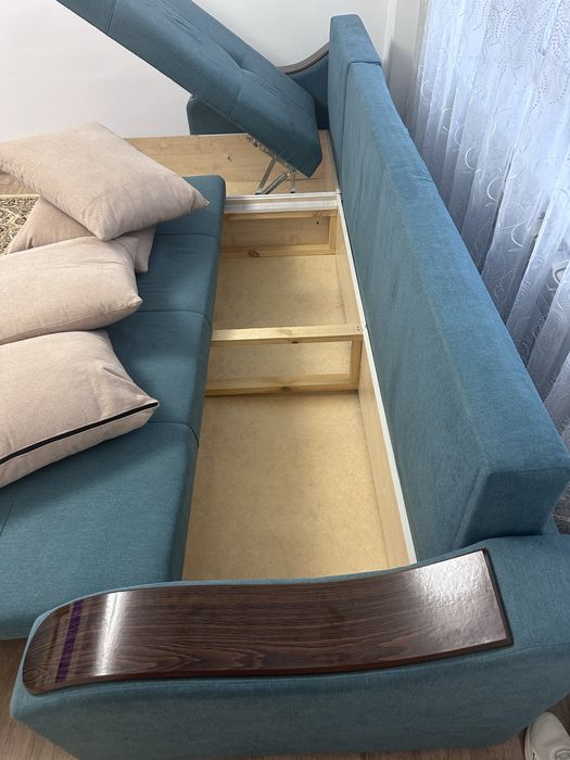 Диван б/у в очень хорошем состоянии. Торг