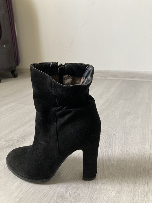 Короткие ботинки на каблуке