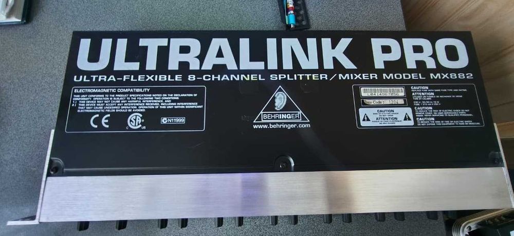 Микшер Behringer Ultralink Pro MX882