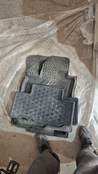 Резиновые коврики toyota rav4