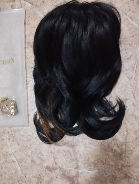 Цвет волос красивый ,богато,интел. смотрится!Новый  из термовол.