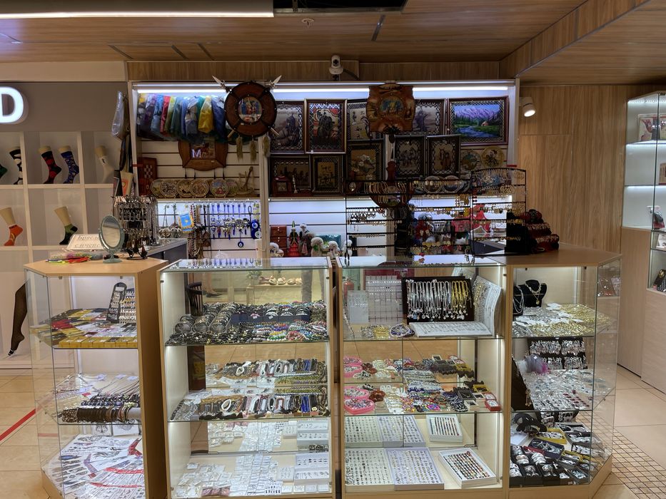 Продам островок в ТРЦ Москва