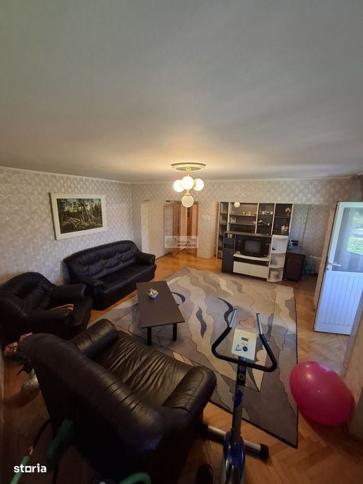 Apartament de 4 camere+ 1 /etaj 2/125mp /Independentei/Focsani/Finante