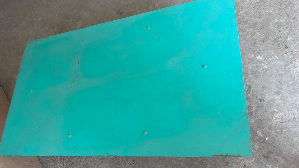 Стол. Дешево. Срочно.