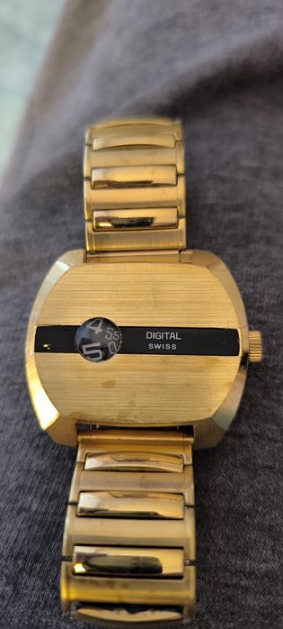 Ceas mecanic tip "Jump hour" Digital  Swiss