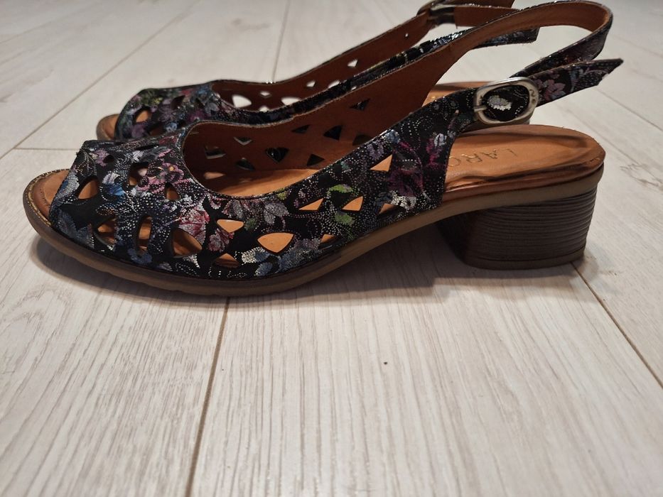 Цветни  дамски летни обувки от естествена кожа