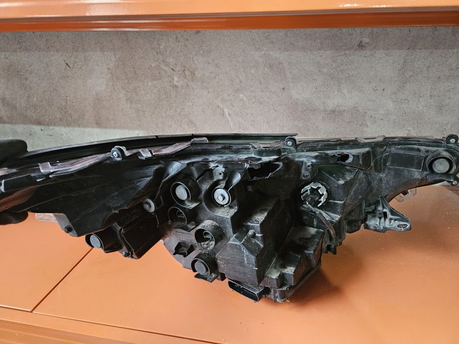 Ляв фар със забелвжки за Toyota Rav4