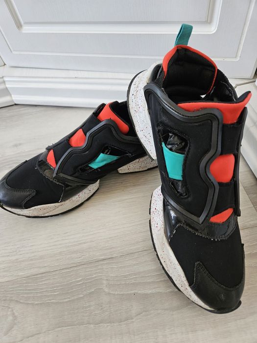 Кроссовки фирма Aldo