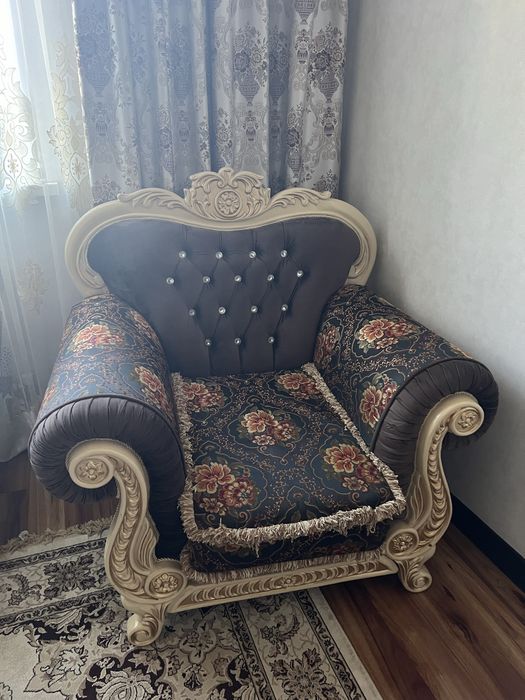 Продам Мебель диван с креслами