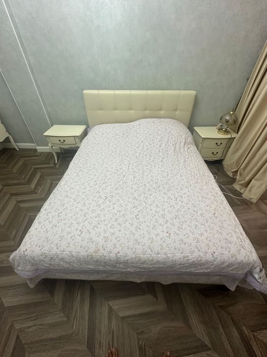 Продам кровать с тумбами