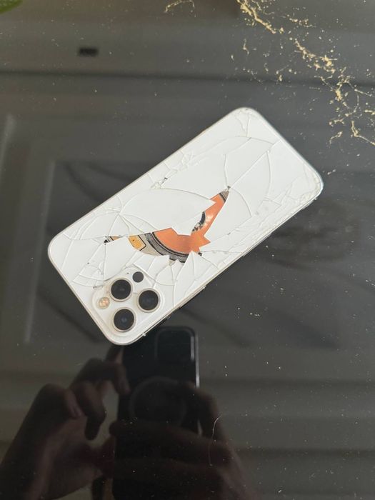 iPhone 12 pro karob dok bor