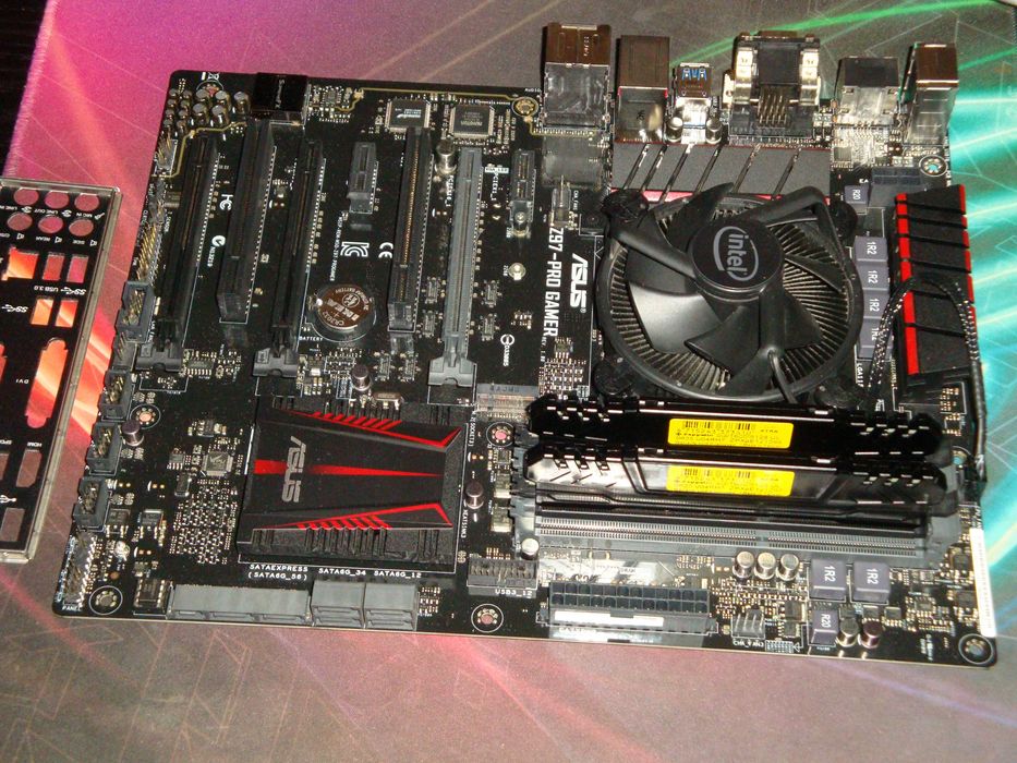 Kit asus Pro gamer Z97 black procesor i5 4590 3.7 Ghz 16GB ram ddr3