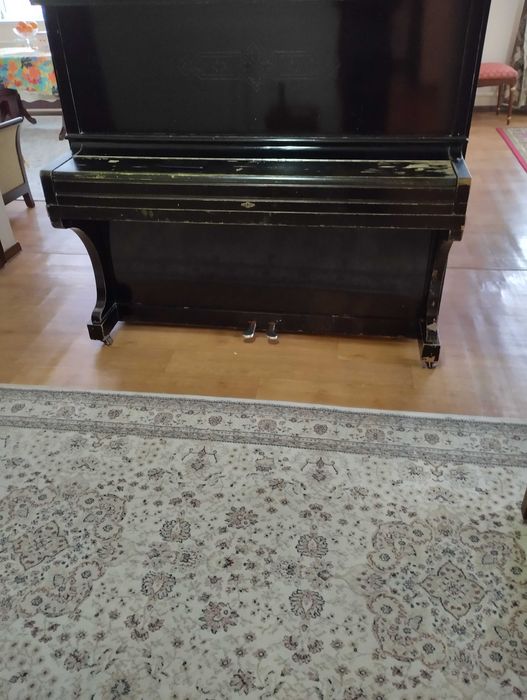 Фортепиано  красный Октябрь