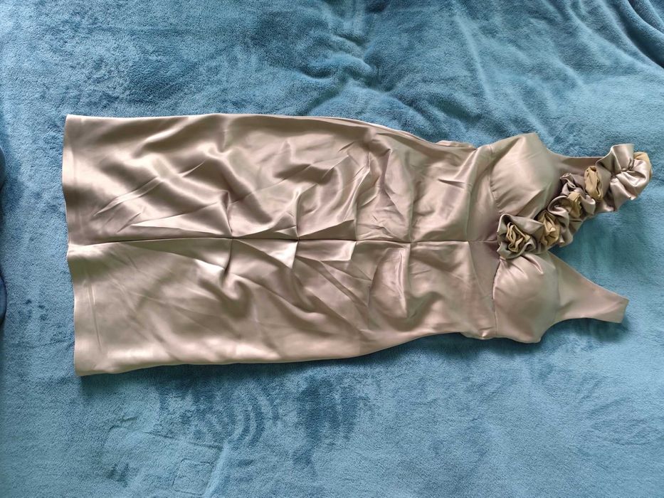 Официална сатенена златна рокля размер 36