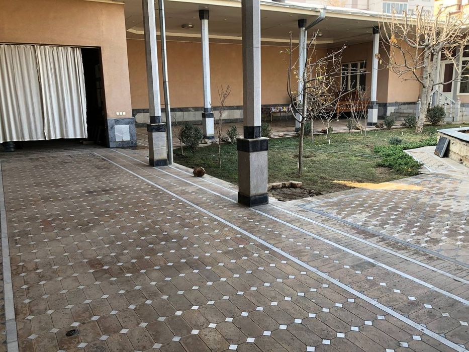 Fayzli hovli sotiladi