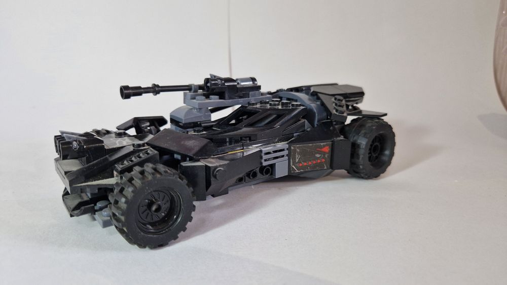 Продаю Lego super heroes коробка и инструкция имеются