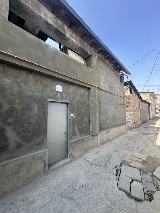 Uy sotiladi srochni kelishamz