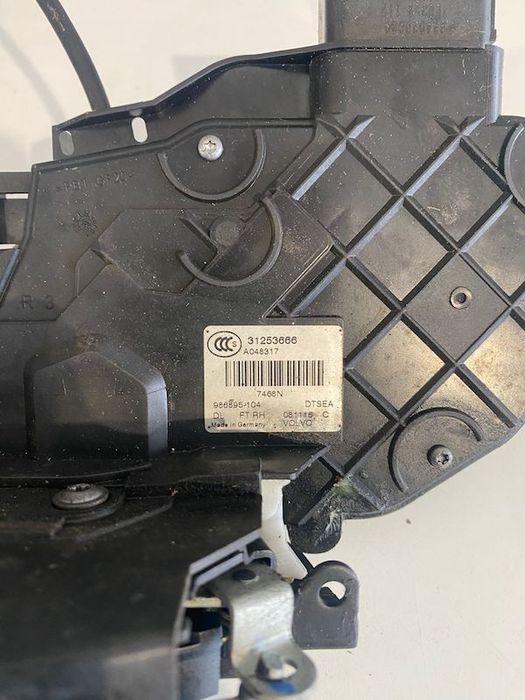 Broasca usa fata dreapta Volvo XC70 V70 S80 XC60 2008-2013 31253666
