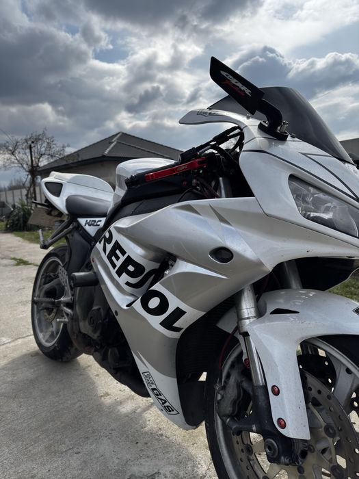 Honda cbr 1000rr fireblade