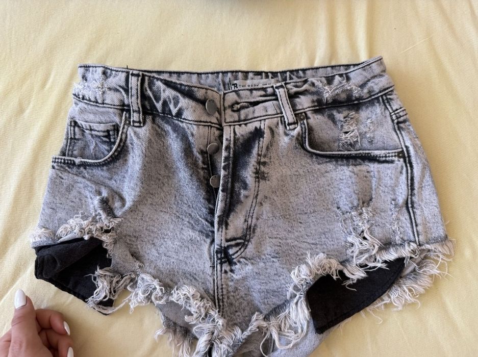 Дънкови къси гащи и пола