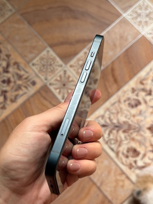 iPhone 13 в хорошем состояние