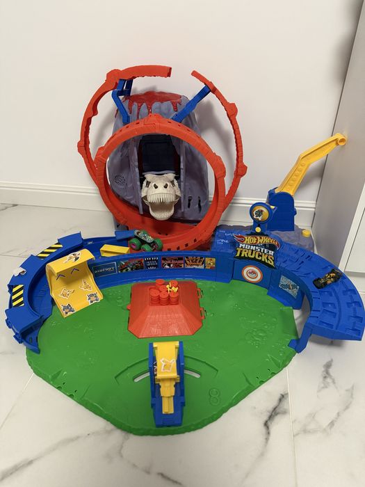 Pista Hot Wheels Arena Volcano