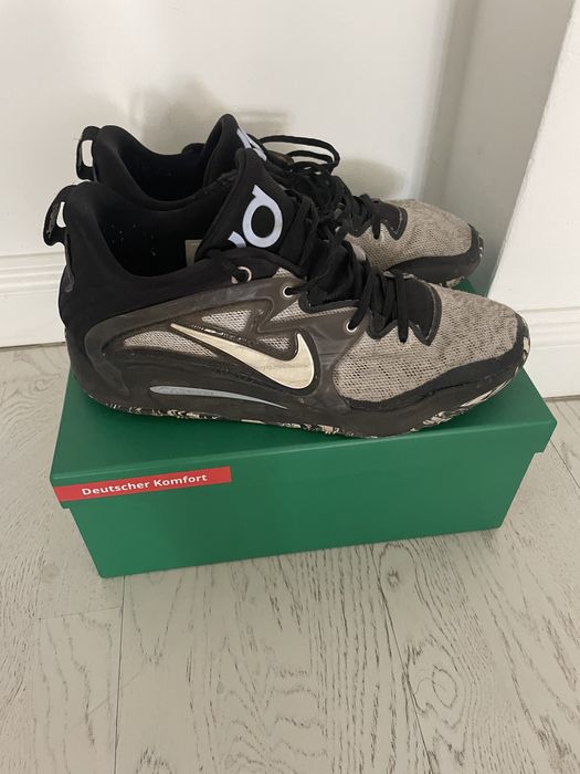 Кроссовки спортивные