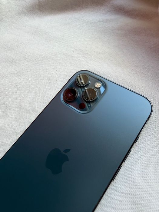 iPhone 12 Pro Max 256GB • Stare impecabilă + Folie de Protecție