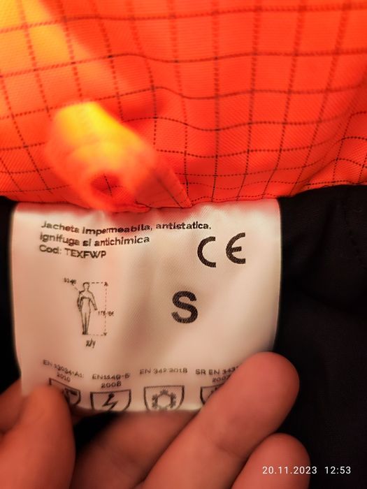 Jacheta impermeabila antistatica ignifuga si antichimica