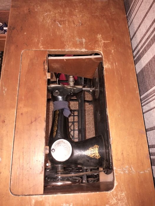 Продам старую швейную машинку