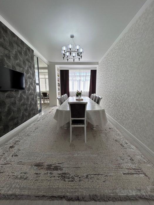 Стол и стулья. Новый.