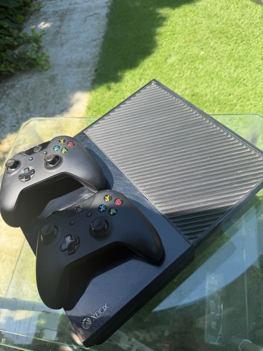 Xbox One 500 GB + 2 console + 20+ jocuri
