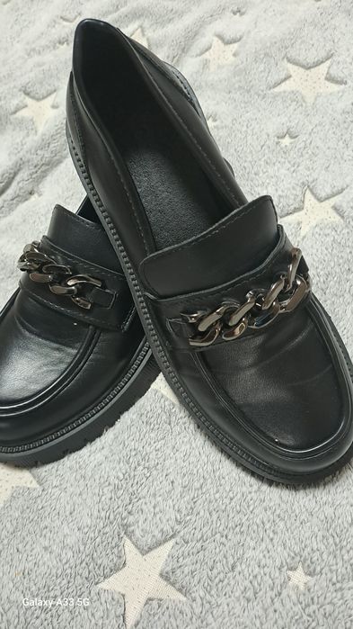 Продам туфли школьные