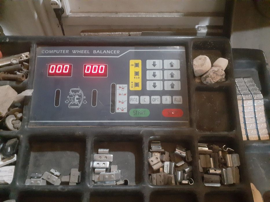 Продаётся  балансировочный  аппарат