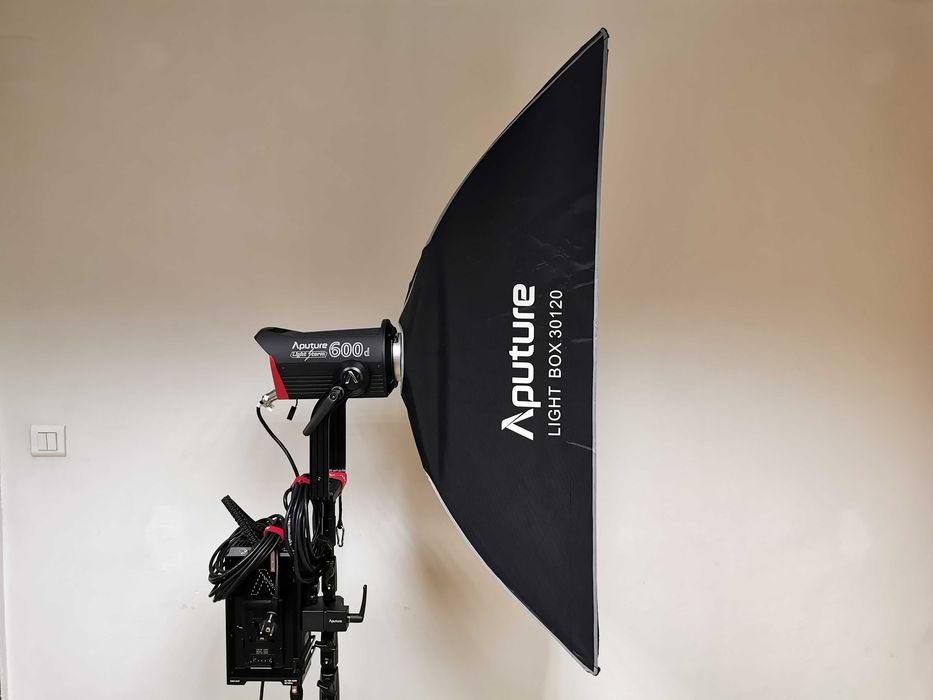 Aputure Light Storm LS 600d (Daylight / V-Mount) професионално COB LED осветление