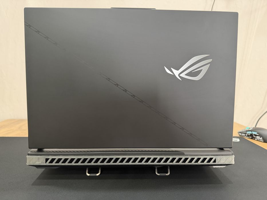 ASUS rog strix scar G823JY