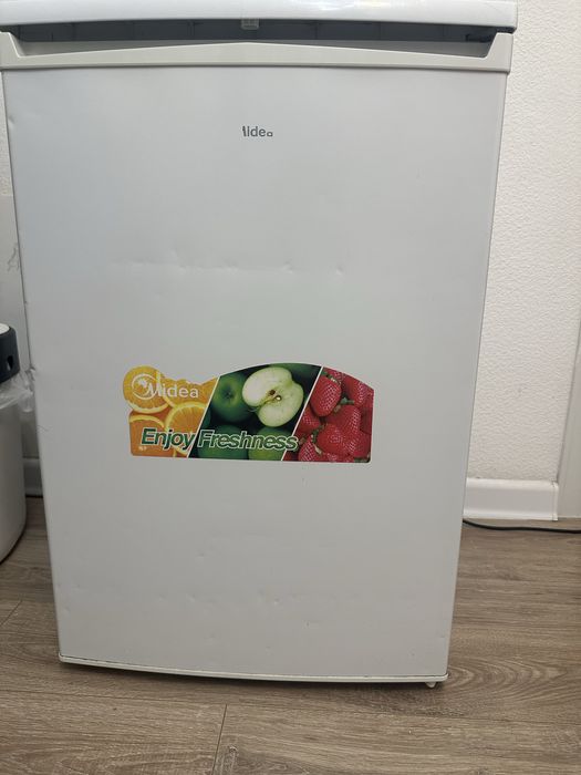 Морозильник. Идеальном состояние.Midea