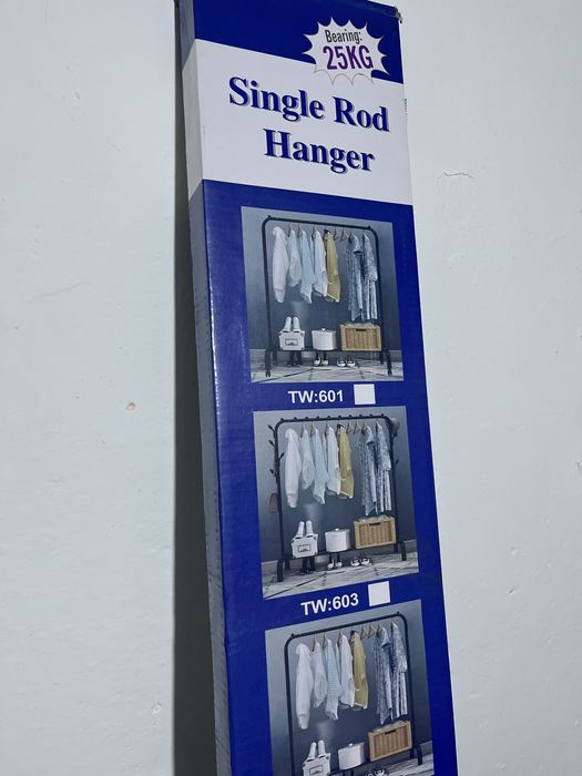 Напольная стойка для одежды