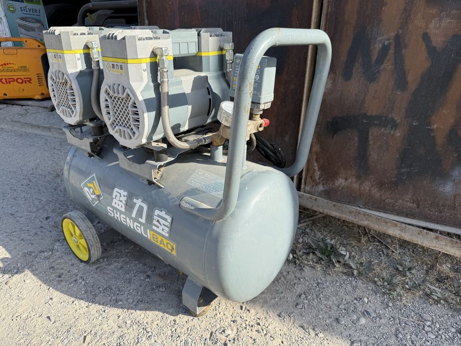 * мощный бесшумный воздушный компрессор 50л 2 мотора по 1600W