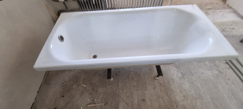 Ванна акриловая.