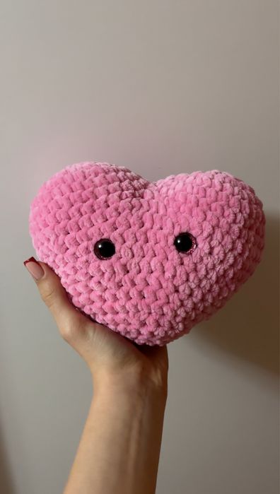 inima croșetată roz