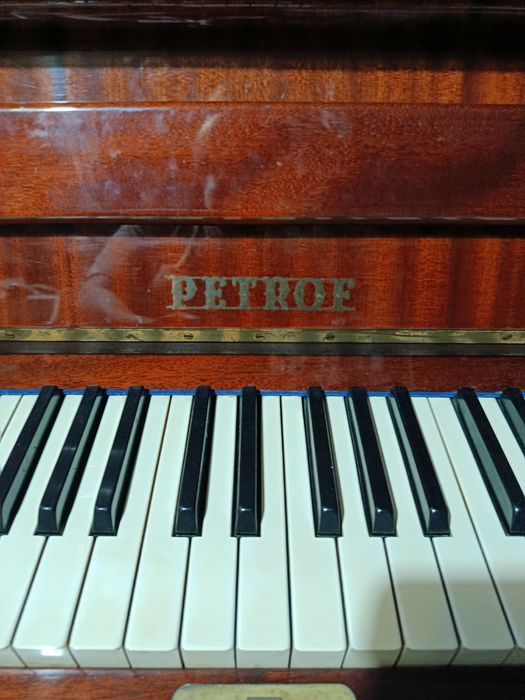 Продаётся пианино PETROF