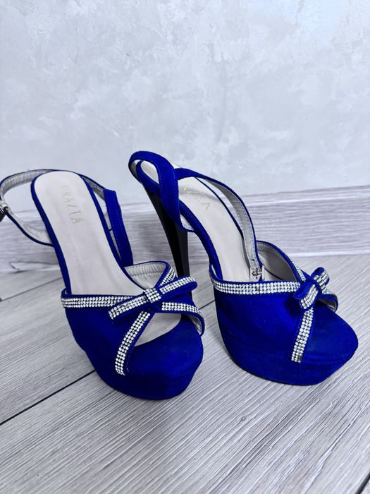 Продам туфли на высоком каблуке.