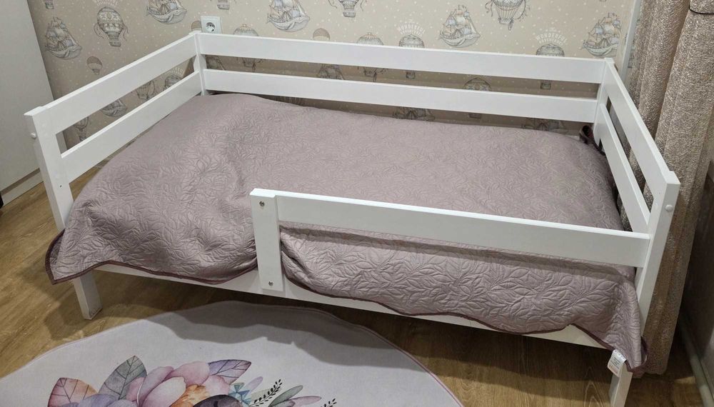 Кроватка детская с матрасом.
