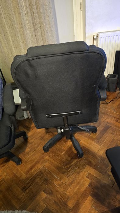 Vând doua scaune de birou