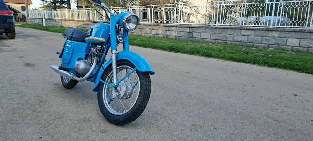 Продавам Восход 175