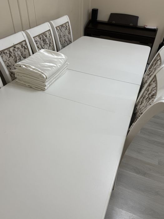 Стол для гостиной