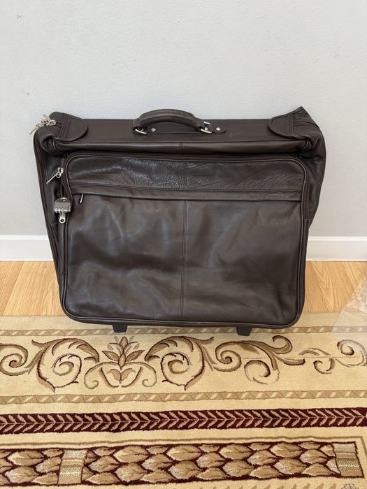 Сумка чемодан дорожная костюма