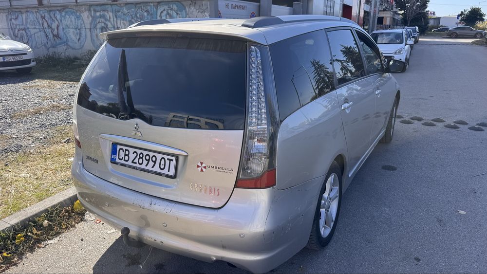 Продавам Мицубиши Грандис